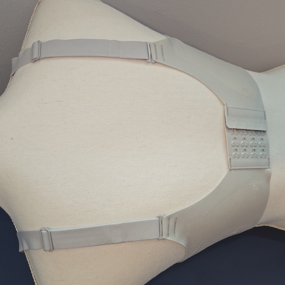 Honeylove Light Gray Crossover Bra - Picture 5 of 6